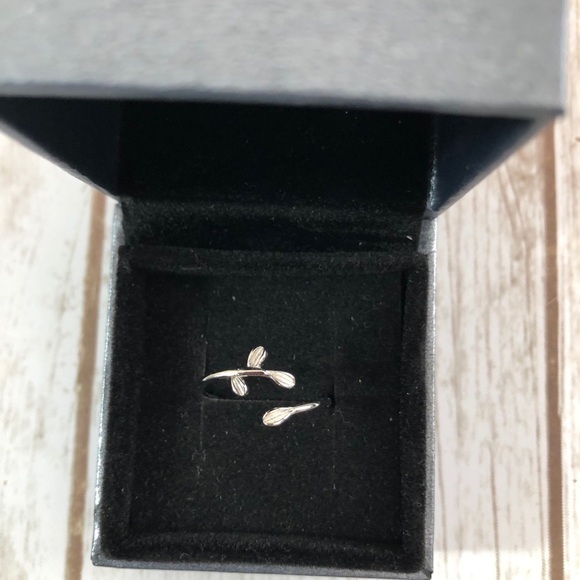 925 Sterling Silver LEAVES Adjustable Ring Minimalist - Picture 7 of 9
